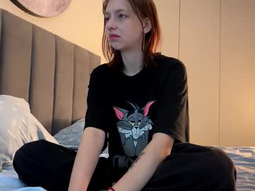 ellie hollow